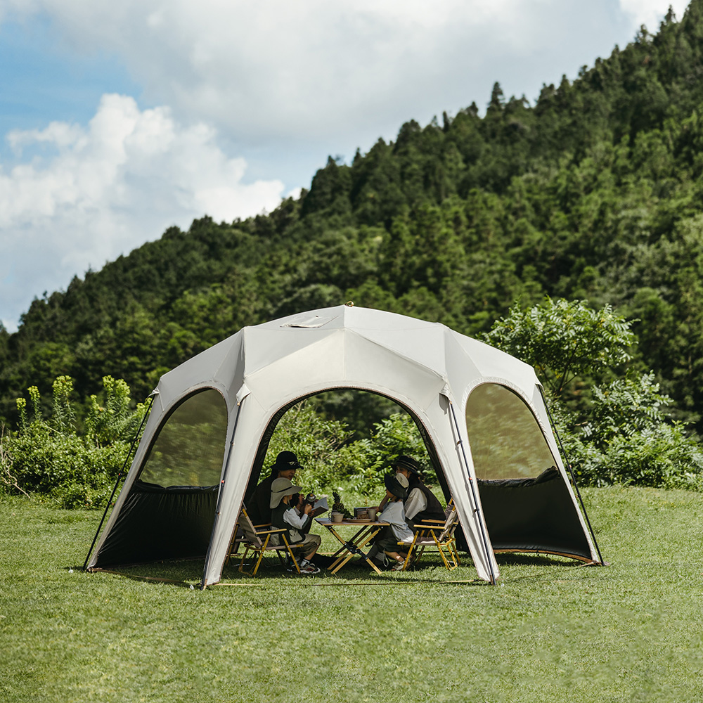 Mehrere DIY-gesplicte Campingzelte