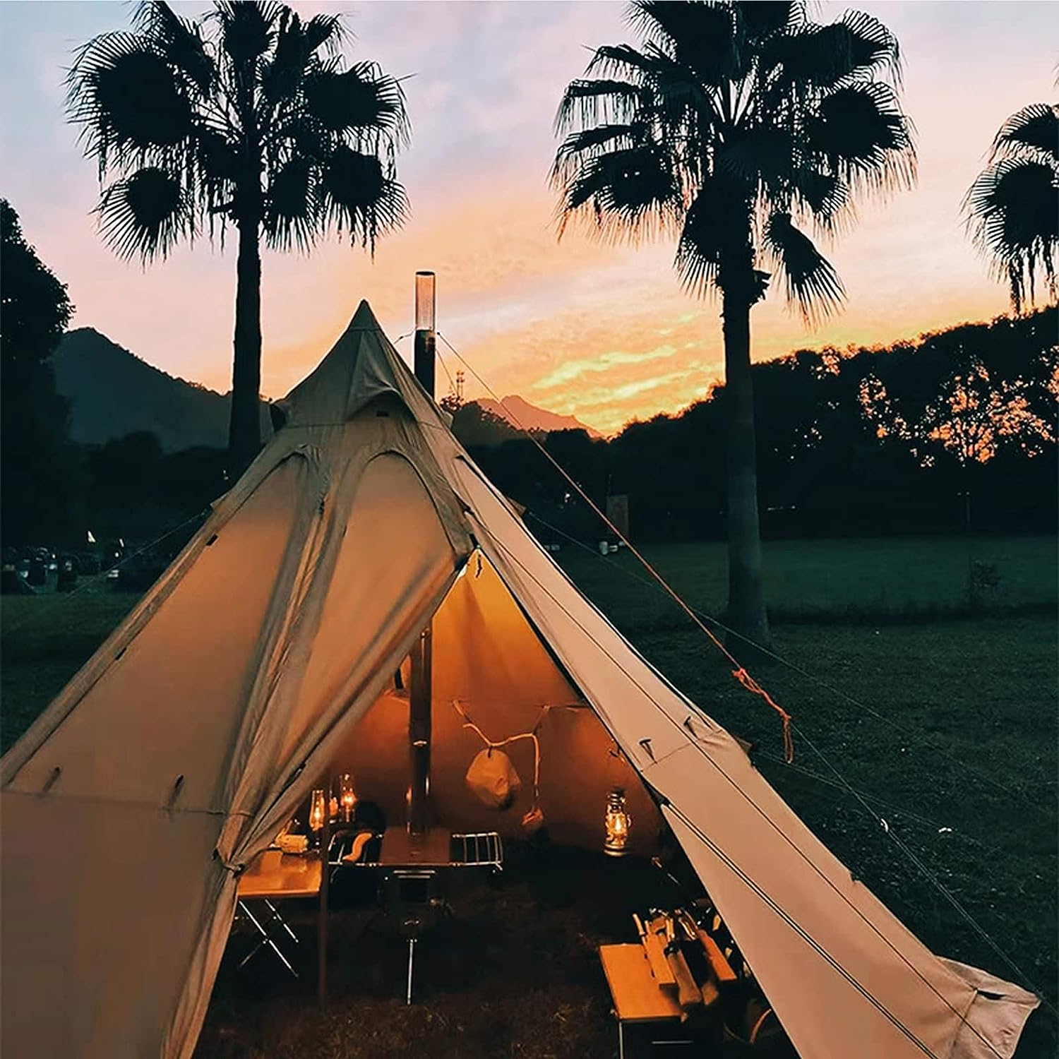 Outdoor-Campingzelt im indischen Stil mit Pyramidenform